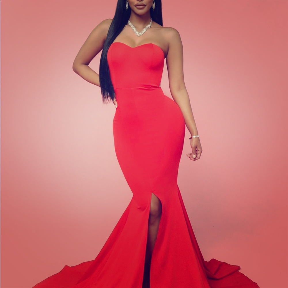 feeling exquisite mermaid dress .